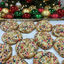 Load image into Gallery viewer, Sweetbread wreaths on baking trays