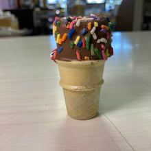 Load image into Gallery viewer, Marshmallow Ice Cream Cones
